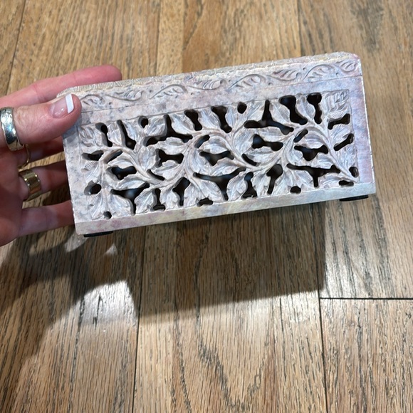 Hand Carved Natural Soap Stone box - Picture 3 of 10